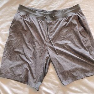 Mens XXL gray marbled Lululemon shorts (linerless)